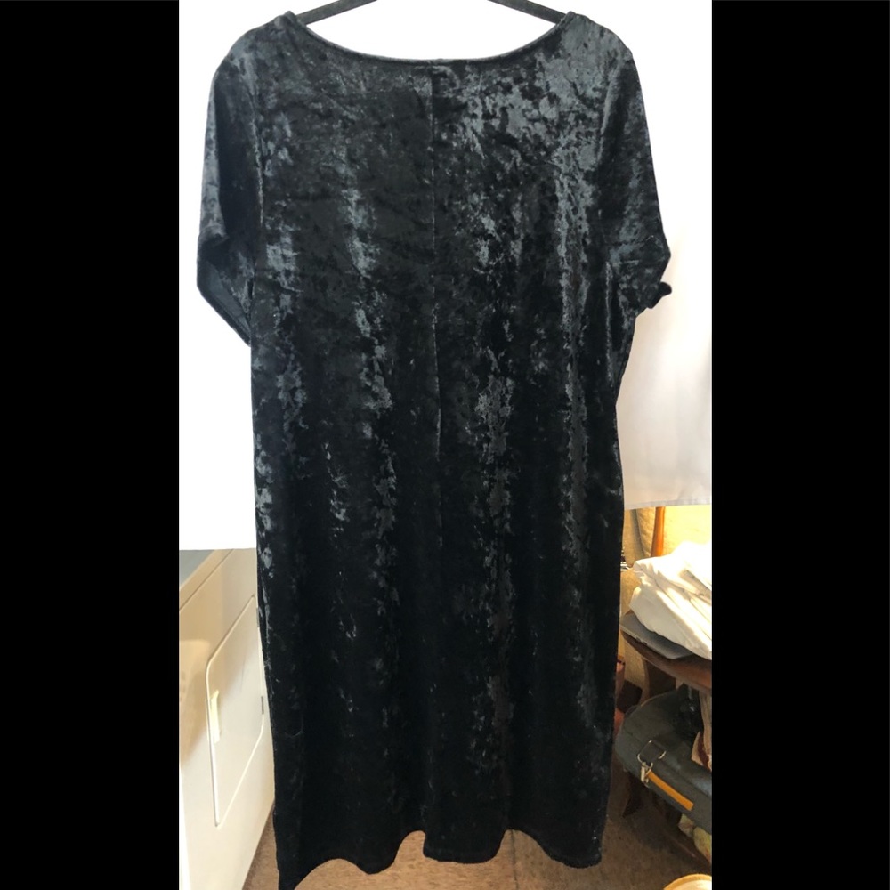 Torrid 2x crushed velvet black dress
